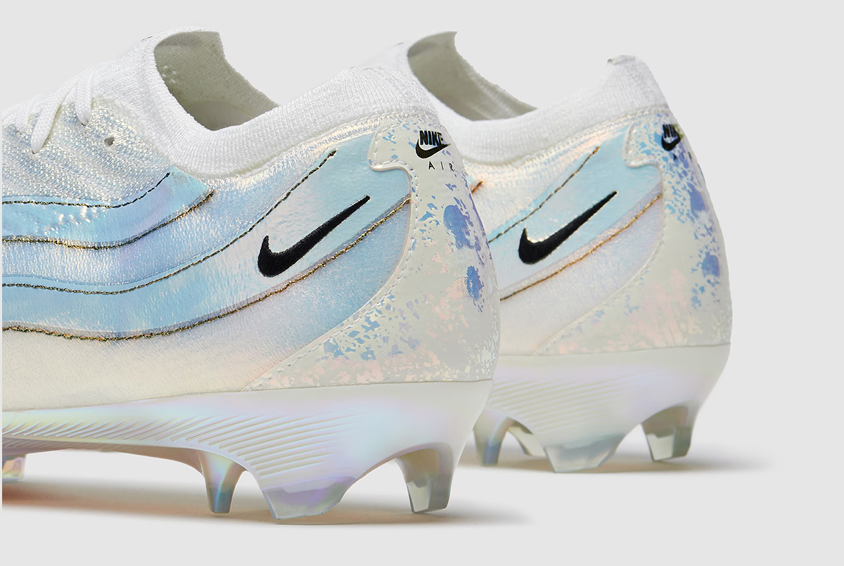 Футбольные бутсы Nike Mercurial